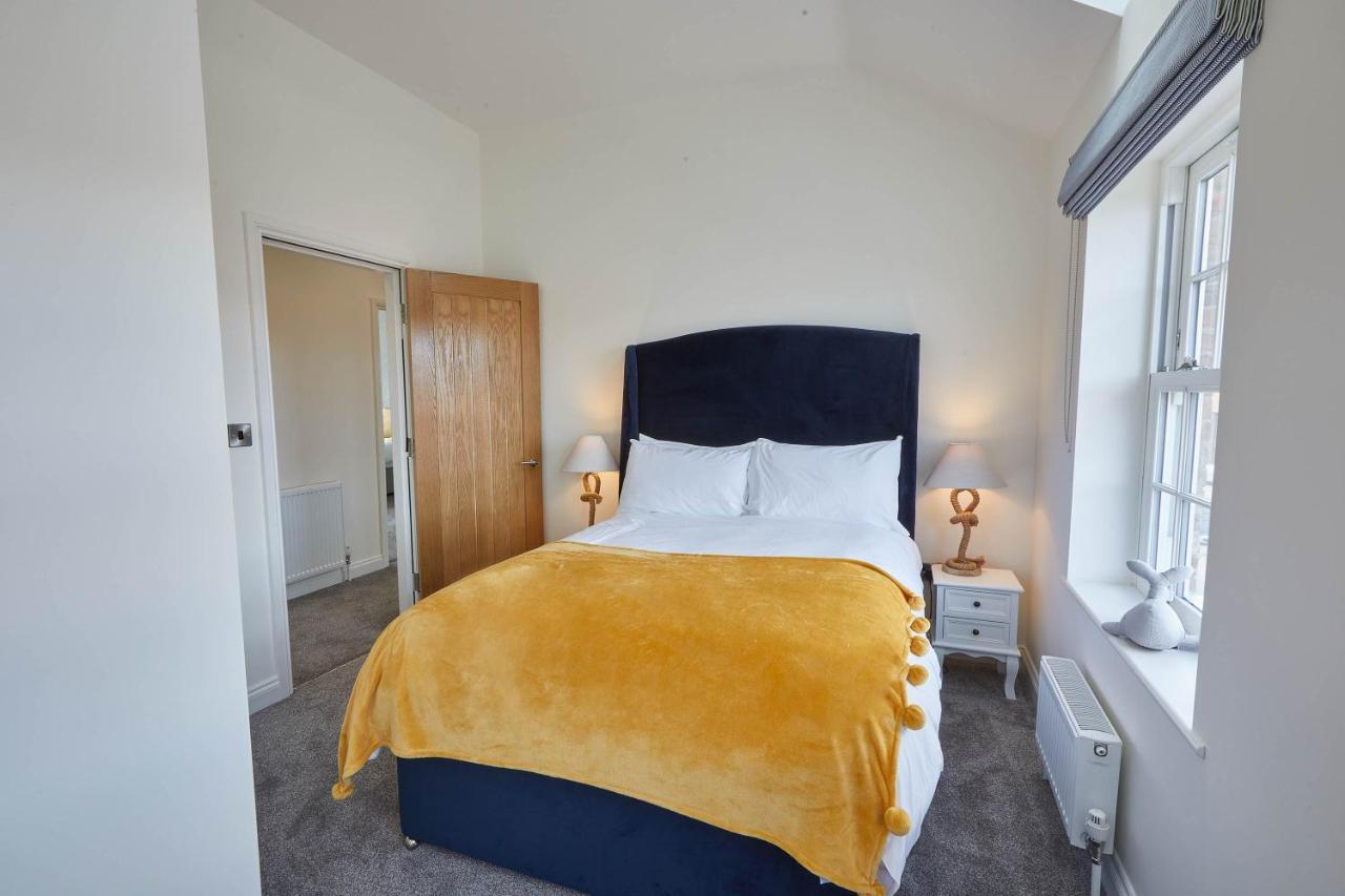Host & - Hoggarth House Whitby