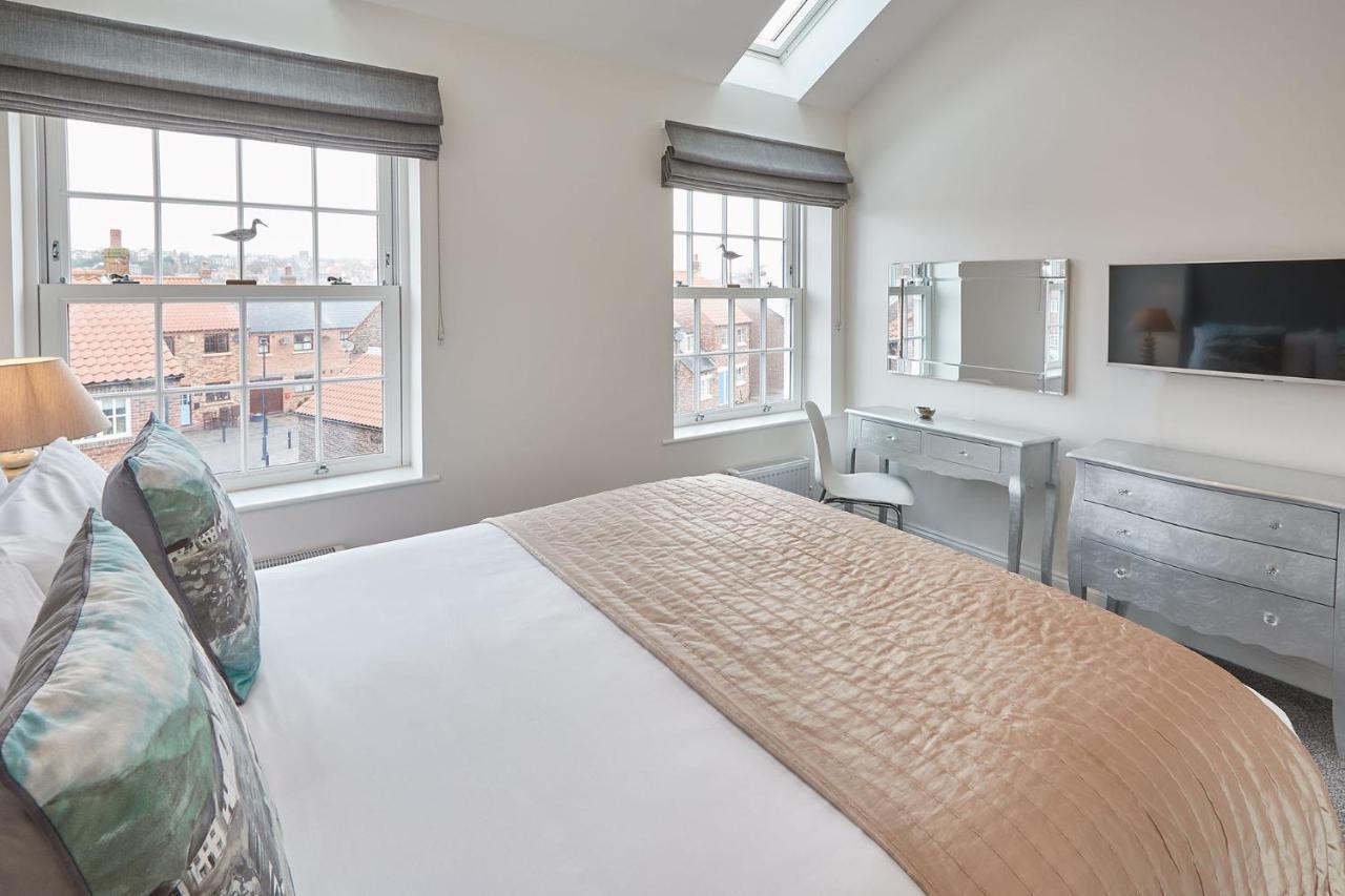 Host & - Hoggarth House