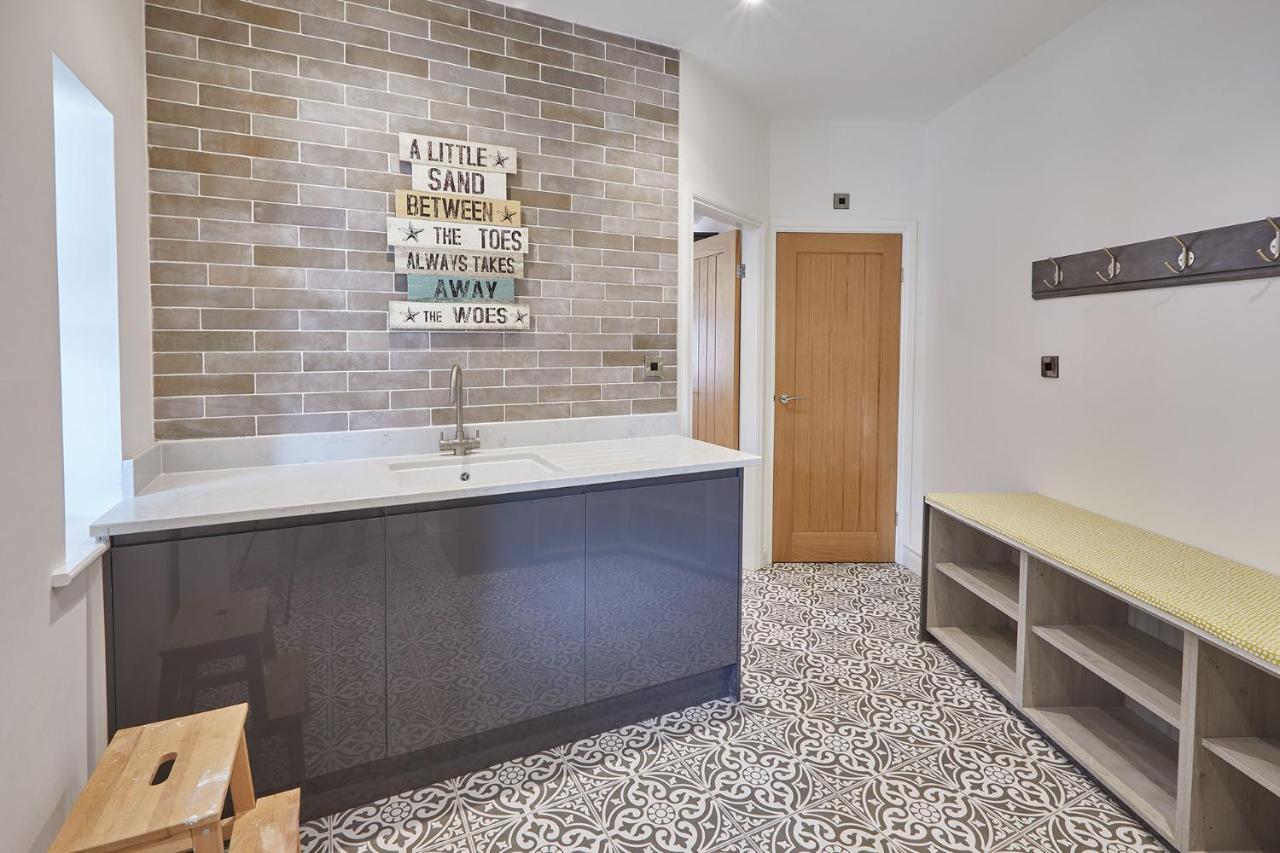Host & - Hoggarth House